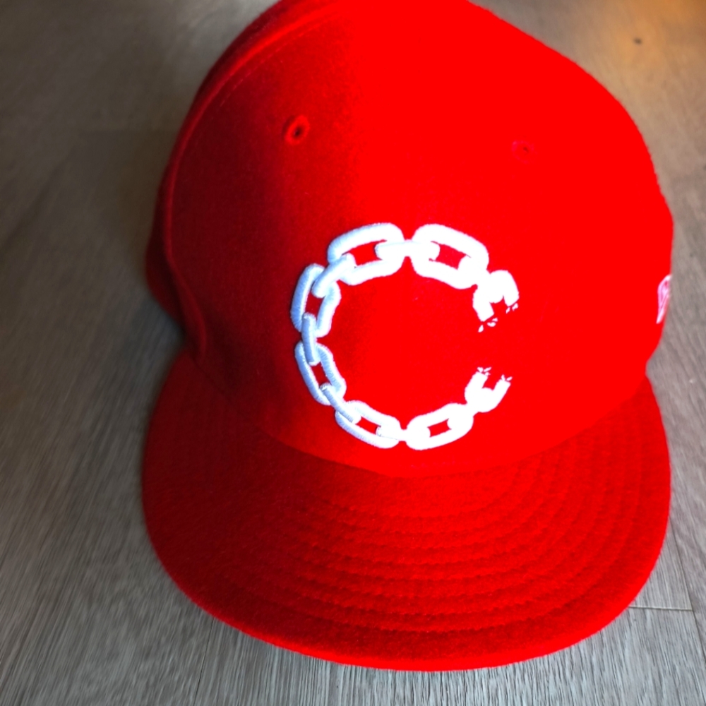 Red Men's Crooks & Castles baseball Cap with Chain Design size 7 3/4